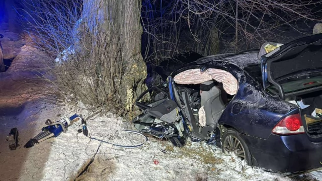 Tczew - Wypadek w Dalwinie. Zakleszczonego kierowcę uwalniali strażacy