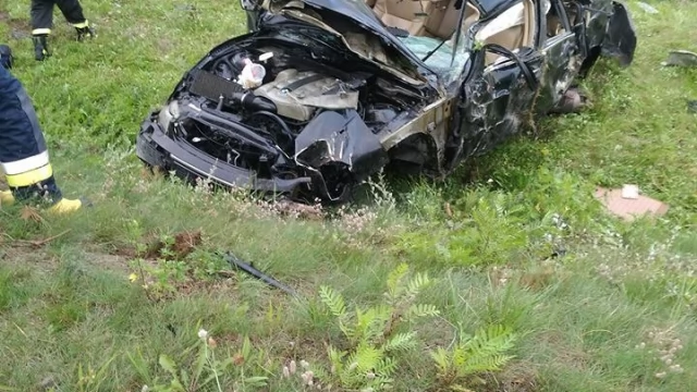 Tczew - Dachowanie na A1. Jedna osoba nie żyje, druga w szpitalu