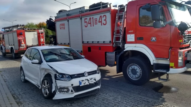 Tczew - Wypadek na skrzyżowaniu Kociewskiej i Żwirki. Dwie osoby poszkodowane