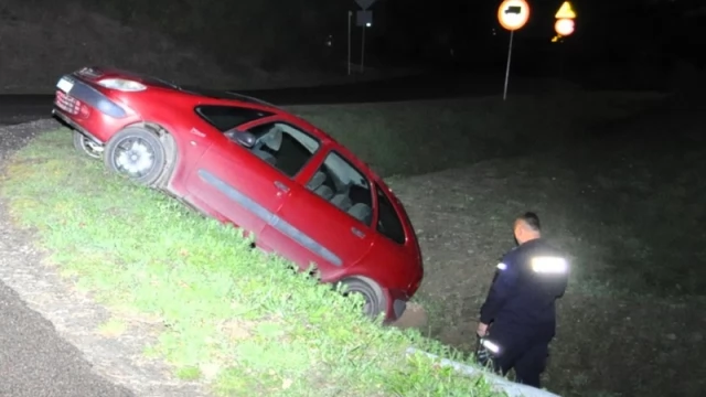 Tczew - Pijany 42-latek wjechał do rowu i uciekł