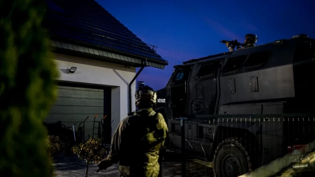 Tczew - Okno poszło pierwsze, potem służby - spektakularna akcja w Tczewie [WIDEO]