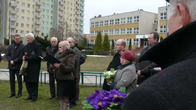 Tczew - Na Suchostrzygach pod Dębem Katyńskim wspominali ofiary katastrofy 