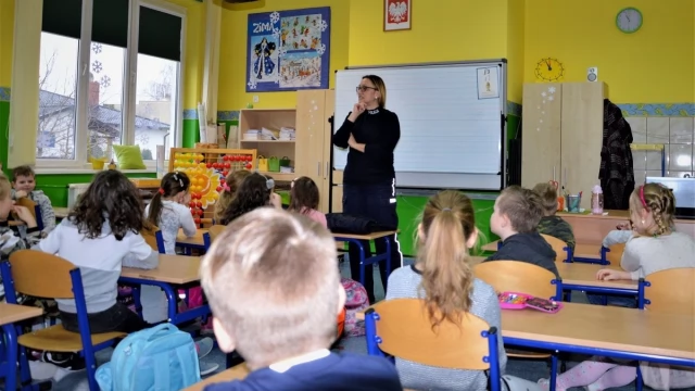 Tczew - Tczewscy policjanci przygotowywali dzieci na ferie
