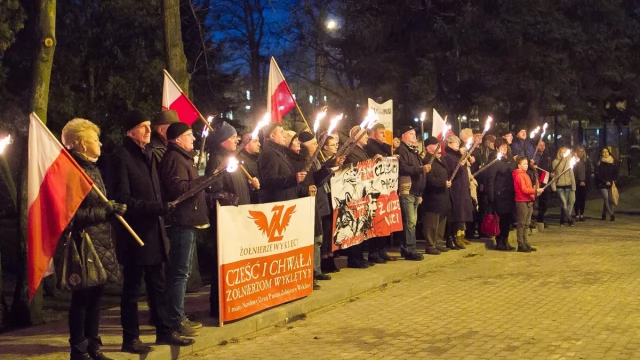 Tczew - Narodowy Dzień Pamięci Żołnierzy Wyklętych przy rondzie