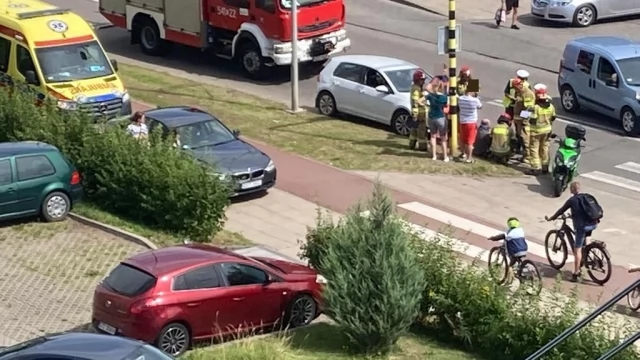 Tczew - Kolizja na Armii Krajowej. Jednoślad najechał na tył osobówki