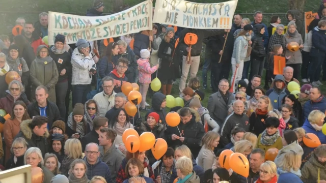Tczew - Manifestacja pod delegaturą kuratorium. "Oświata stoi nad przepaścią"