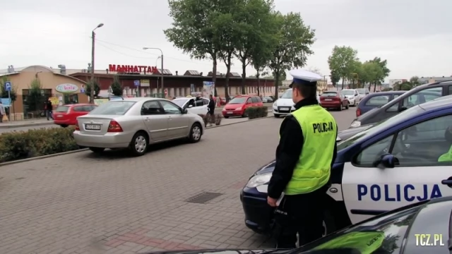 Tczew - Przechodzenie, gdzie nie ma pasów, na czerwonym... Policjanci wyłapywali grzeszki pieszych