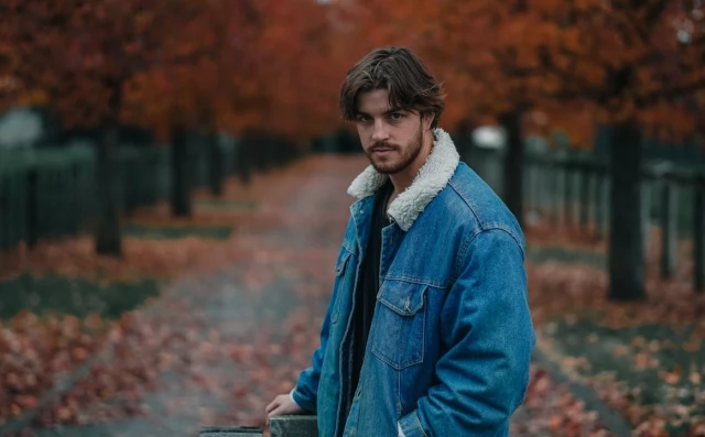 Tczew - Do czego pasuje męska kurtka jeansowa? 3 modne stylizacje