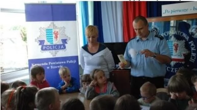 Tczew - Przedszkolaki podglądały pracę policjantów