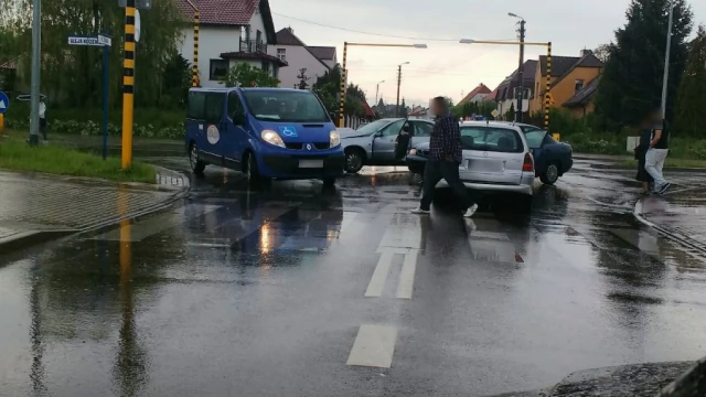 Tczew - Skrzyżowanie Żwirki/Kociewska. Zderzenie trzech aut