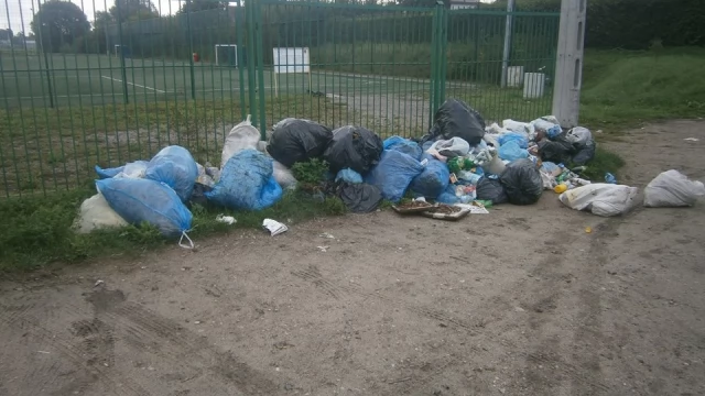 Tczew -  ZUK bierze na celownik podrzucających śmieci. Reaguj, jak widzisz!