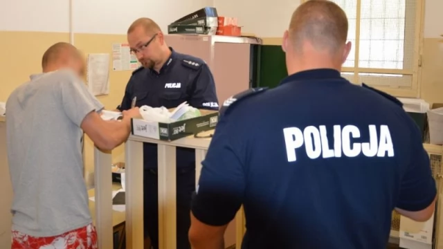 Tczew - Ukradł dropsy - nie chciał oddać. Za kradzież rozbójniczą grozi mu nawet 10 lat