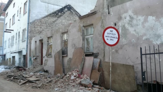Tczew - Ruszyła rozbiórka rudery w centrum miasta