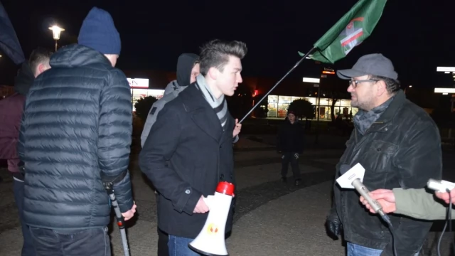 Tczew - Gorąco na Czarnym Proteście. Narodowcy usiłowali zakłócić kobiecą pikietę