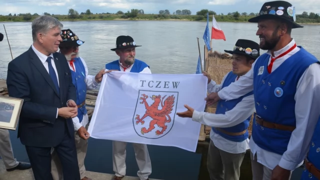 Tczew - Flisacy z Ulanowa zawinęli do Tczewa
