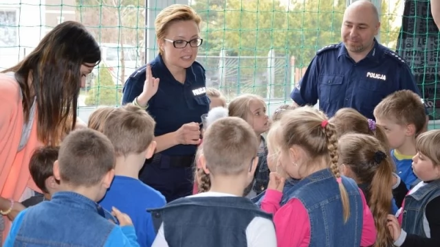Tczew - Pierwszaki uczyły się od policjantów