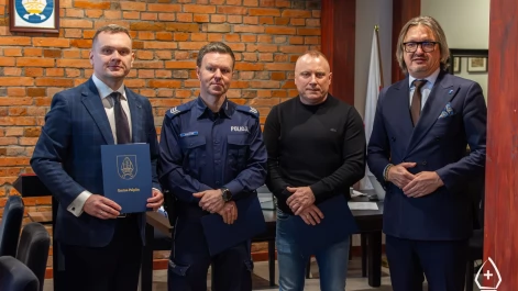 Tczew - Nagrodzeni za wyciągniecie z lodowatej rzeki mężczyzny