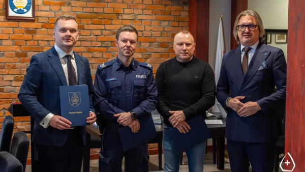 Tczew - Nagrodzeni za wyciągniecie z lodowatej rzeki mężczyzny