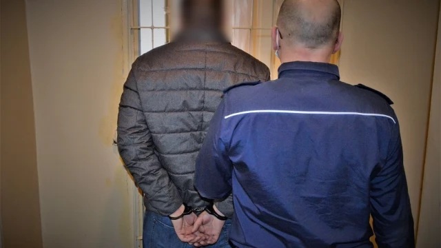 Tczew - Na A1 zniszczył dwie latarnie i barierę energochłonną. 35-latek miał 2,5 promila!