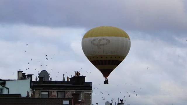 Tczew - Balon nad dachami staromiejskich kamienic