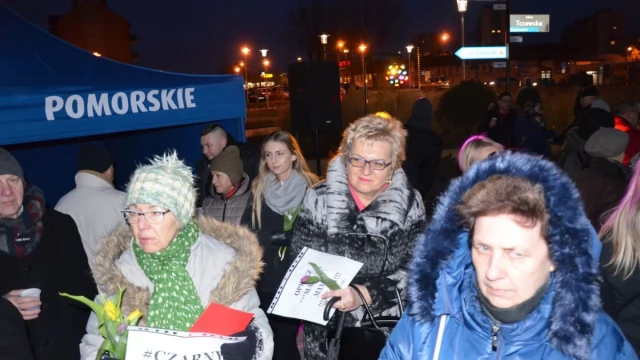 Tczew - Gorąco na Czarnym Proteście. Narodowcy usiłowali zakłócić kobiecą pikietę