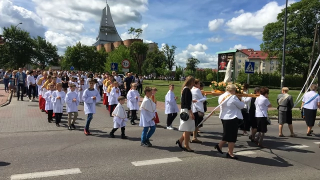 Tczew - Boże Ciało. Wierni na ulicach Tczewa