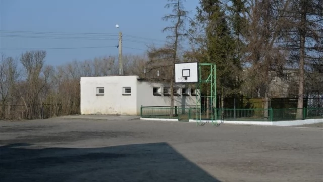 Tczew -  Piasecka szkoła doczeka się  toalet - teraz uczniowie chodzą do sąsiedniego budynku