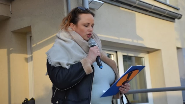 Tczew - Manifestacja pod delegaturą kuratorium. "Oświata stoi nad przepaścią"