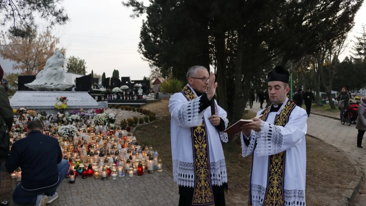 Tczew - Tczewianie tłumnie odwiedzali cmentarze