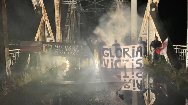 Tczew - Mosty Tczewskie 4:34 - Młodzież Wszechpolska upamiętniła obrońców Tczewa