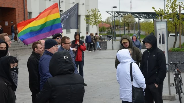 Tczew - Pikiety narodowców i środowisk antyfaszystowskich zakończyły się bijatyką