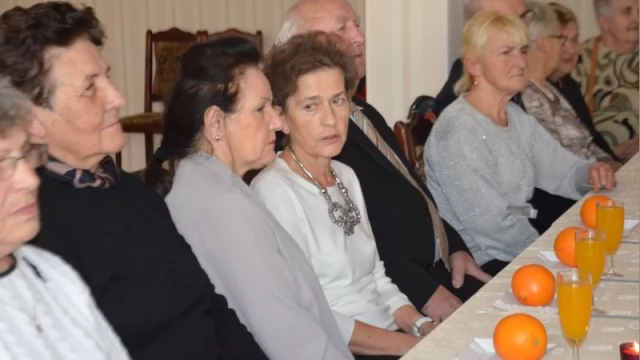 Tczew - Na Suchostrzygach już święta - starsi i samotni łamali się opłatkiem