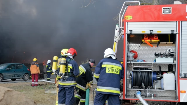 Tczew - Poważny pożar w Zajączkowie Tczewskim. Kilkanaście zastępów straży na miejscu