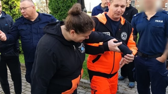 Tczew - Policjanci szkolili ratowników medycznych z zasad bezpieczeństwa i samoobrony