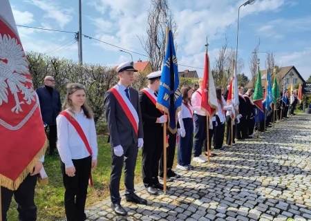 Tczew - "Pamięci nie da się zakopać w dołach". Uczcili pamięć ofiar Katynia