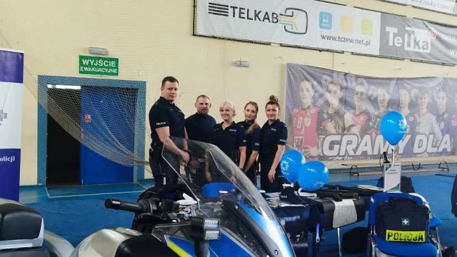 Tczew - Podczas Targów Pracy zachęcali do wstąpienia do służby