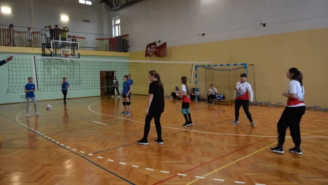 Tczew - Mistrzostwa Miasta Tczewa w Piłce Siatkowej "czwórki" dziewcząt i chłopców