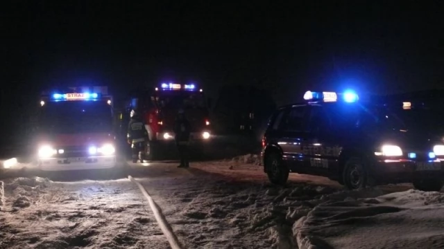 Tczew - Pod osobowym autem zarwał się lód