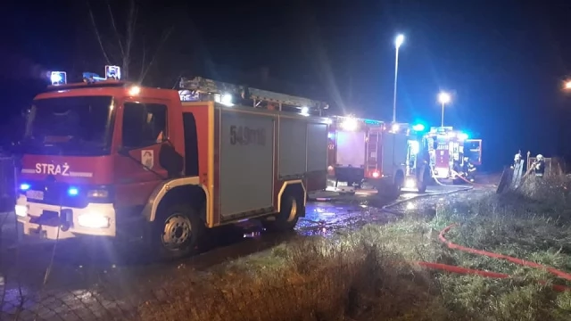 Tczew - Pożar i wybuch w Radostowie. Świadkowie uratowali 87-latka - "Wspaniała postawa, godna do naśladowania"