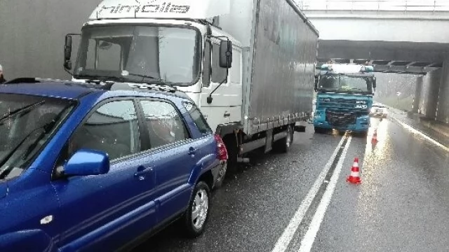 Tczew - Niebezpiecznie na drogach - wypadek i kolizja 5 aut