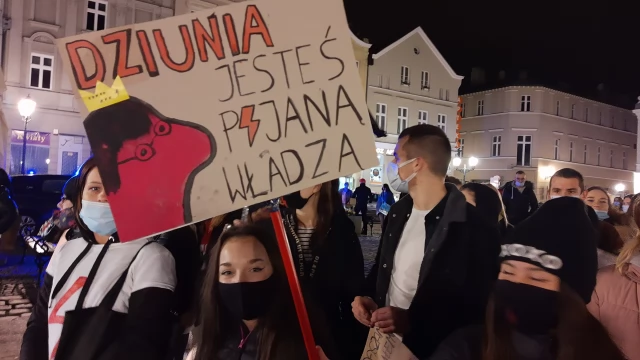 Tczew - Tczewianie znowu wyszli na ulice. #StrajkKobiet [WIDEO]