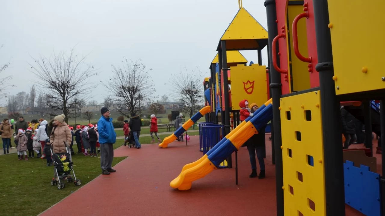 Tczew - Dzieci z Tczewa dostały na Mikołajki plac zabaw