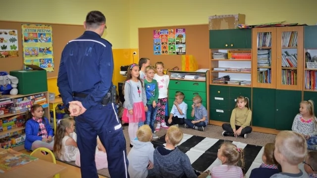 Tczew - Dzielnicowy spotkał się z pierwszoklasistami