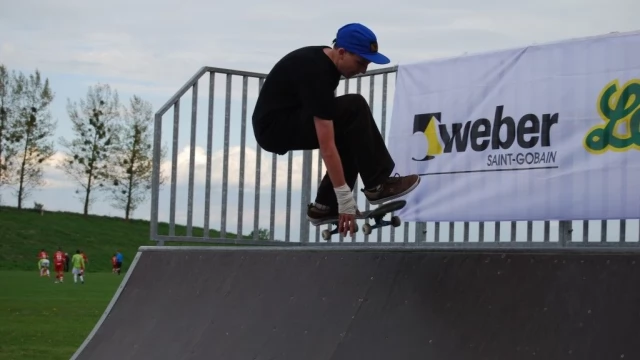 Tczew - Święto skateboardingu w Gniewie - aktywny rodzinny dzień na "Weber Skok" już za nami