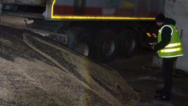 Tczew - Policjanci odzyskali 20 ton rzepaku