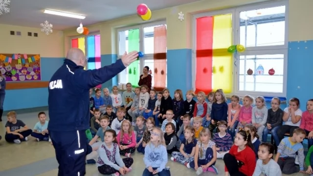Tczew - Tczewscy policjanci przygotowują dzieci na ferie