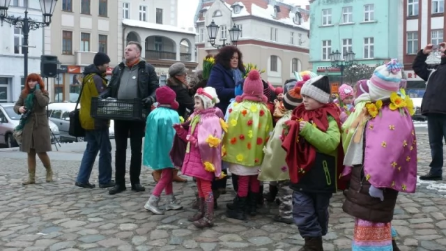 Tczew - Figura "zeszła" z dachu. Wiosna, ach to ty?