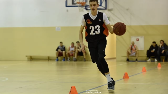 Tczew - Mecz Gwiazd zakończył jubileuszową X edycję Tczewskiej Amatorskiej Ligi Koszykówki