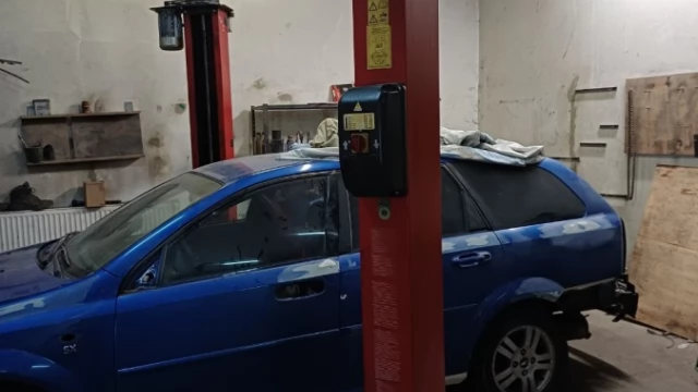 Tczew - Podnośnik samochodowy 3.2T