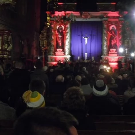 Tczew - Droga krzyżowa na Starym Mieście. Tłumy tczewian na ulicach